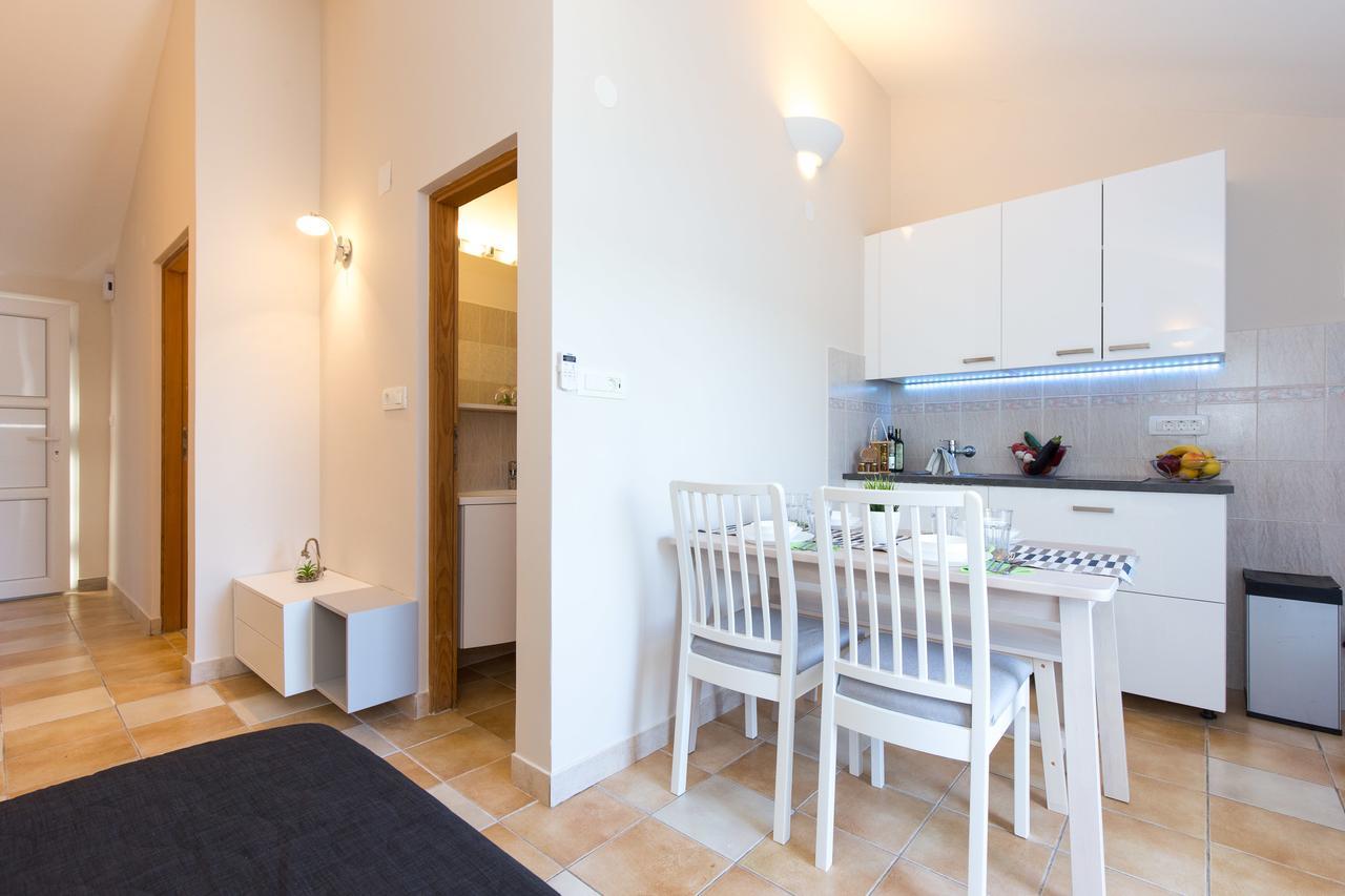 Apartments Tamaris Čižići Exterior foto